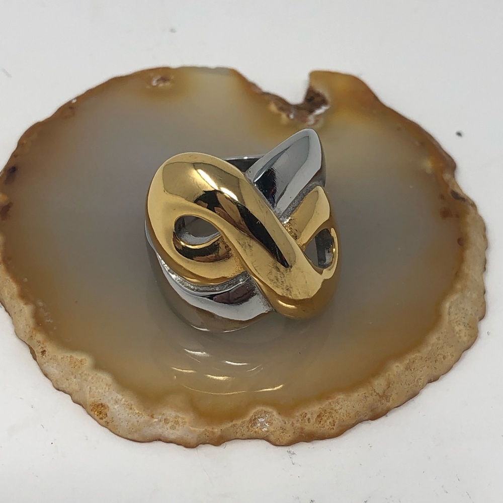5/$25 🛍 Silver & Golden Ring Sz 7